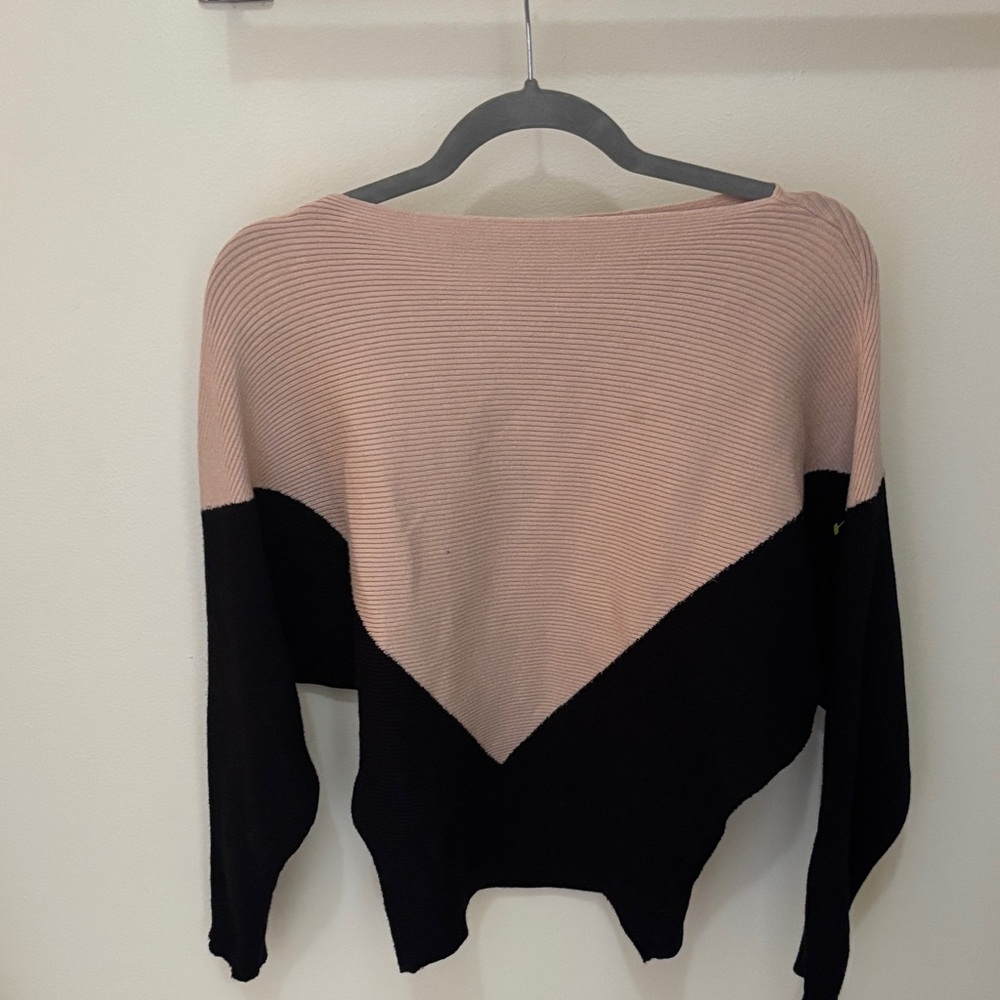 Elegant Women's Colorblock Sweater - beige and Black